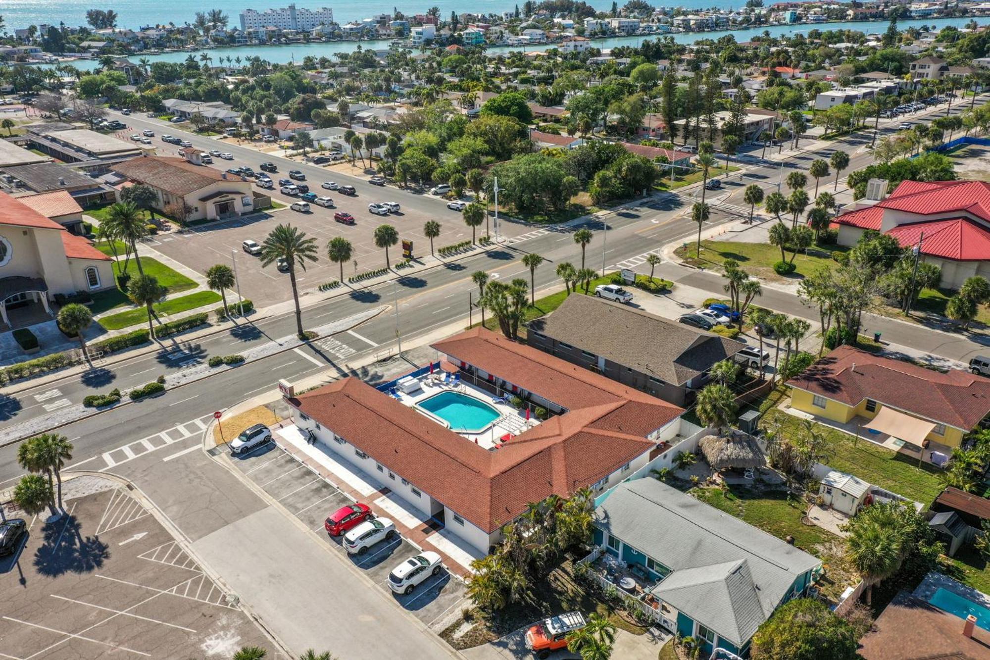 Sun Island Motel Сант Пит Бич Экстерьер фото